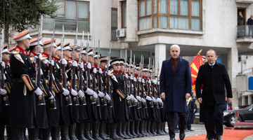 TBMM Başkanı Kurtulmuş, Kuzey Makedonya'da Mevkidaşı Gaşi Tarafından Resmi Törenle Karşılandı