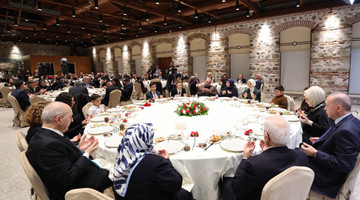 TBMM Başkanı Kurtulmuş, Cumhurbaşkanı Erdoğan'ın Ev Sahipliğinde Şehit Aileleri Onuruna Düzenlenen İftar Programına Katıldı
