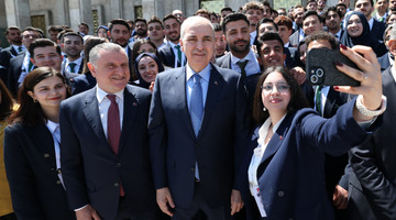 TBMM Başkanı Kurtulmuş, Meclis'te Gençleri Ağırladı