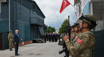 TBMM Başkanı Kurtulmuş, Bosna Hersek'te Eufor Türk Temsil Heyeti Başkanlığını Ziyaret Etti