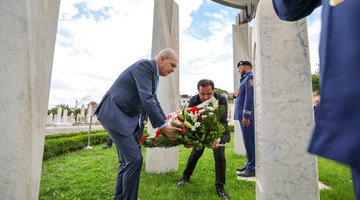 TBMM Başkanı Kurtulmuş, Aliya İzzetbegoviç'in Kabrini Ziyaret Etti