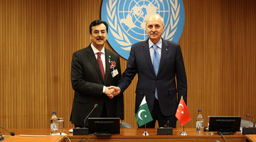 TBMM BAŞKANI KURTULMUŞ, PAKİSTAN SENATO BAŞKANI SYED YUSUF RAZA GİLANİ İLE CENEVRE’DE GÖRÜŞTÜ