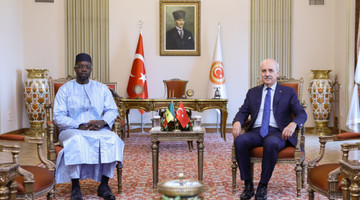 TBMM BAŞKANI KURTULMUŞ, SENEGAL BAŞBAKANI SONKO İLE GÖRÜŞTÜ