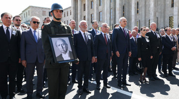 ESKİ TBMM BAŞKANI KARAKAŞ İÇİN MECLİS'TE CENAZE TÖRENİ DÜZENLENDİ