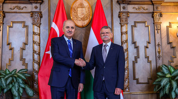 TBMM Başkanı Kurtulmuş, Budapeşte’de Macaristan Ulusal Meclisi Başkanı Kövér ile Görüştü