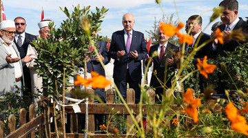 TBMM Başkanı Kurtulmuş, Adıyaman’da Deprem Şehitleri Mezarlığı’nı Ziyaret Etti