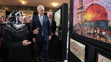 TBMM Başkanı Kurtulmuş, TBMM’deki “Hilalin Işığında” Sergisini Gezdi