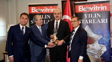 Kurtulmuş'a "yılın bakanı" ödülü