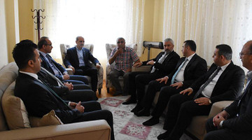 Bakan Kurtulmuş şehit ailesini ziyaret etti