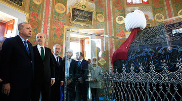 Cumhurbaşkanı Erdoğan, restore edilen Fatih Sultan Mehmet'in türbesini açtı