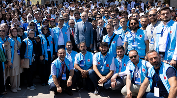  TBMM BAŞKANI KURTULMUŞ, MECLİS'TE GENÇLERİ MİSAFİR ETTİ