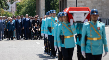 TBMM BAŞKANI KURTULMUŞ, ESKİ DEVLET BAKANLARINDAN ERKOVAN İÇİN MECLİS'TE DÜZENLENEN CENAZE TÖRENİNE KATILDI