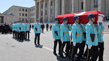 TBMM BAŞKANI KURTULMUŞ, ESKİ DIŞİŞLERİ BAKANI YAŞAR YAKIŞ’IN MECLİS'TE DÜZENLENEN CENAZE TÖRENİNE KATILDI