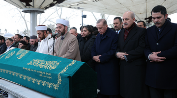 TBMM BAŞKANI KURTULMUŞ, AK PARTİ İSTANBUL KADIN KOLLARI İL BAŞKAN YARDIMCISI BALTACI'NIN CENAZESİNE KATILDI