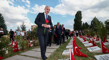 TBMM BAŞKANI KURTULMUŞ, KÜTAHYA'DA ZAFER ABİDESİ’NDEKİ TÖRENE KATILDI, DUMLUPINAR ŞEHİTLİĞİ’Nİ ZİYARET ETTİ