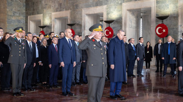 TBMM BAŞKANI KURTULMUŞ ANITKABİR’DE DÜZENLENEN ANMA TÖRENİNE KATILDI