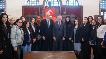 TBMM BAŞKANI KURTULMUŞ, DİPLOMAT AKADEMİ KAMPI KAPANIŞ DERSİ PROGRAMI’NA KATILDI