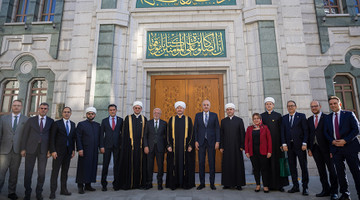 TBMM BAŞKANI KURTULMUŞ, MOSKOVA MERKEZ CAMİİ'Nİ ZİYARET ETTİ