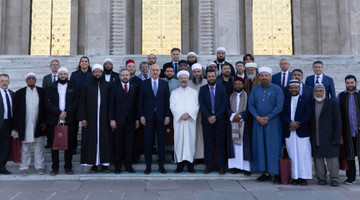 TBMM BAŞKANI KURTULMUŞ, KANADA DİYANET TEŞKİLATI VE KANADALI MÜSLÜMAN KANAAT ÖNDERLERİNİ KABUL ETTİ