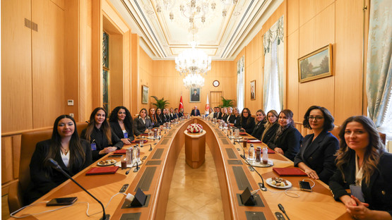 TBMM Başkanı Kurtulmuş, AK Parti Antalya Milletvekilleri Ve Antalya İş Kadınları Derneği Yöneticilerini Kabul Etti - Resim: 1