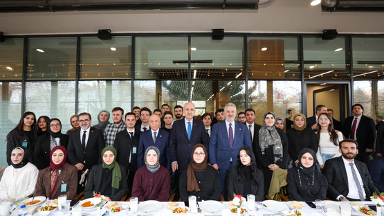 TBMM BAŞKANI KURTULMUŞ, MECLİS'TE ÖĞRENCİLERLE BİR ARAYA GELDİ - Resim: 2