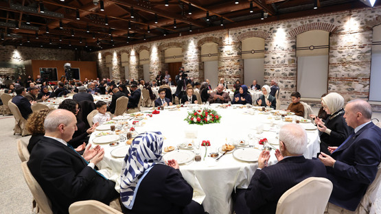TBMM Başkanı Kurtulmuş, Cumhurbaşkanı Erdoğan'ın Ev Sahipliğinde Şehit Aileleri Onuruna Düzenlenen İftar Programına Katıldı - Resim: 1