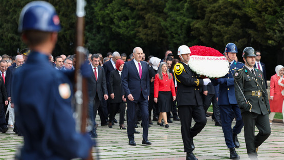 TBMM Başkanı Kurtulmuş Başkanlığındaki Devlet Erkanı, Anıtkabir'i Ziyaret Etti - Resim: 3