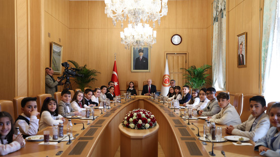 TBMM Başkanı Kurtulmuş, Milli Eğitim Bakanı Tekin Ve Beraberindeki Çocukları Kabul Etti - Resim: 4