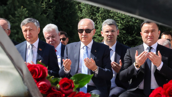 TBMM Başkanı Kurtulmuş, Ata-Beyit Ulusal Tarih Ve Anıt Kompleksi’ni Ziyaret Etti - Resim: 1