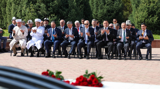 TBMM Başkanı Kurtulmuş, Ata-Beyit Ulusal Tarih Ve Anıt Kompleksi’ni Ziyaret Etti - Resim: 2