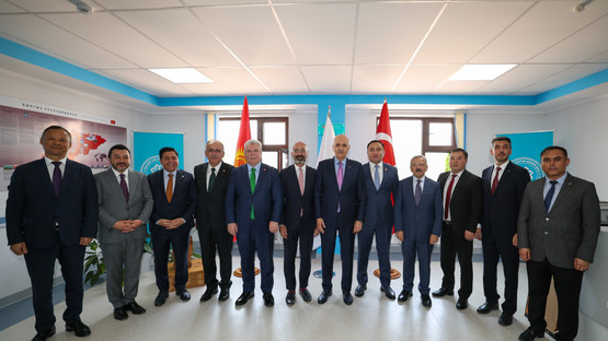 TBMM Başkanı Kurtulmuş, Bişkek'te Bulunan Maarif Okulunu Ziyaret Etti - Resim: 1