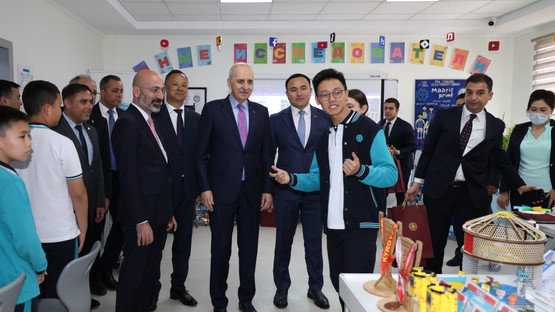 TBMM Başkanı Kurtulmuş, Bişkek'te Bulunan Maarif Okulunu Ziyaret Etti - Resim: 6