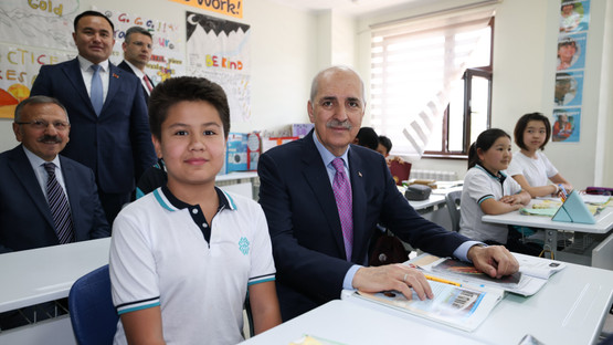 TBMM Başkanı Kurtulmuş, Bişkek'te Bulunan Maarif Okulunu Ziyaret Etti - Resim: 12