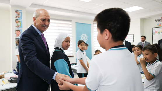 TBMM Başkanı Kurtulmuş, Bişkek'te Bulunan Maarif Okulunu Ziyaret Etti - Resim: 14