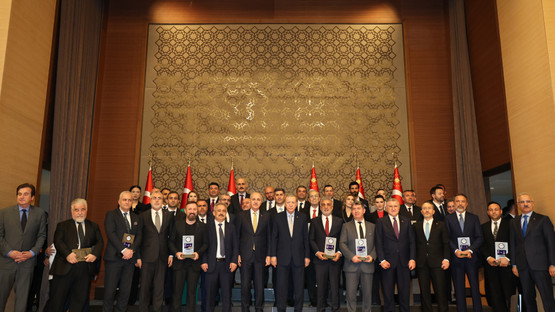 TBMM Başkanı Kurtulmuş, "10. Anadolu Medya Ödülleri" Törenine Katıldı - Resim: 1