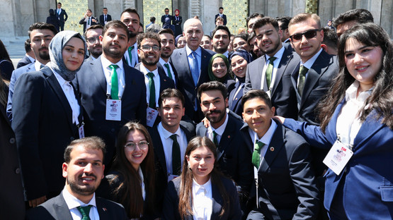 TBMM Başkanı Kurtulmuş, Meclis'te Gençleri Ağırladı - Resim: 1
