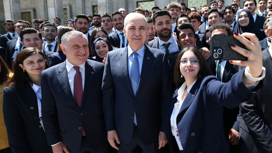 TBMM Başkanı Kurtulmuş, Meclis'te Gençleri Ağırladı - Resim: 2