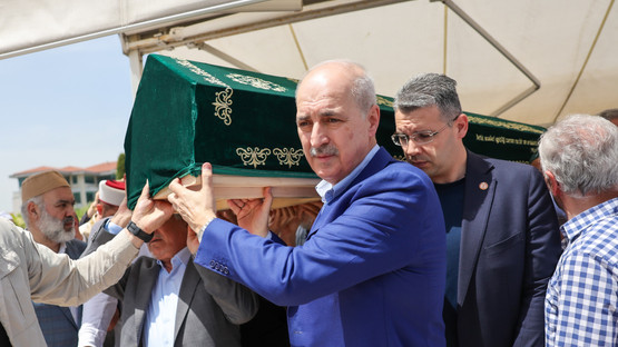 TBMM Başkanı Kurtulmuş, Marmara Üniversitesi Emekli Öğretim Üyesi Ayhan’ın Cenaze Törenine Katıldı - Resim: 3