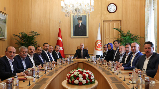 TBMM BAŞKANI KURTULMUŞ, MEMUR-SEN BAŞKANLAR KURULU ÜYELERİNİ KABUL ETTİ - Resim: 1