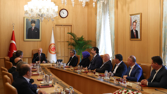 TBMM BAŞKANI KURTULMUŞ, MEMUR-SEN BAŞKANLAR KURULU ÜYELERİNİ KABUL ETTİ - Resim: 4
