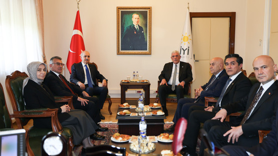 TBMM BAŞKANI KURTULMUŞ, İYİ PARTİ GENEL BAŞKANI DERVİŞOĞLU’NU ZİYARET ETTİ - Resim: 2