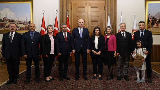 TBMM BAŞKANI KURTULMUŞ, MECLİS PERSONELİYLE BAYRAMLAŞTI - Resim: 1