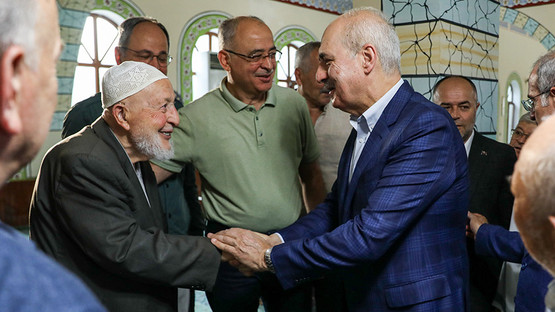 TBMM BAŞKANI NUMAN KURTULMUŞ, BAYRAM NAMAZINI ÇANAKKALE ŞEHİTLER CAMİİ'NDE KILDI - Resim: 1