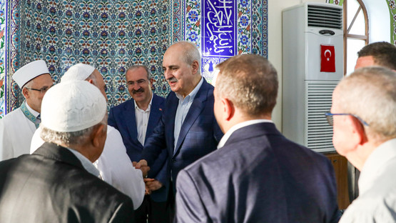 TBMM BAŞKANI NUMAN KURTULMUŞ, BAYRAM NAMAZINI ÇANAKKALE ŞEHİTLER CAMİİ'NDE KILDI - Resim: 3