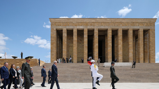 TBMM Başkanı Kurtulmuş Ve Başkanlık Divanı Üyelerinden Anıtkabir Ziyareti - Resim: 6