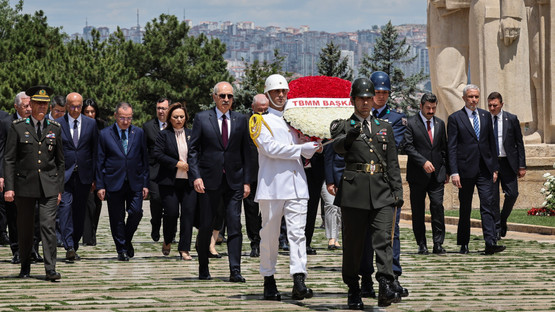 TBMM Başkanı Kurtulmuş Ve Başkanlık Divanı Üyelerinden Anıtkabir Ziyareti - Resim: 17