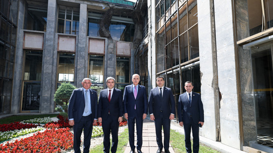 TBMM Başkanı Kurtulmuş, Gürcistan Parlamentosu Başkanı Papuashvili İle Ortak Basın Toplantısı Düzenledi - Resim: 16