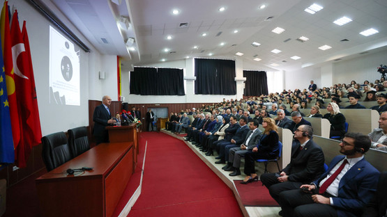 Yeni K&uuml;resel Sistem Arayışı Konferansı'nda Katılımcılara Hitap