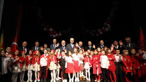Uluslararası Maarif Okulu 21 Aralık T&uuml;rk&ccedil;e Eğitim Bayramı Programı'nda Katılımcılara Hitap