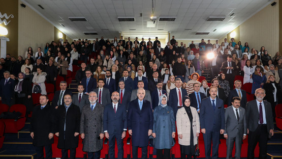 Uluslararası Maarif Okulu 21 Aralık T&uuml;rk&ccedil;e Eğitim Bayramı Programı'nda Katılımcılara Hitap